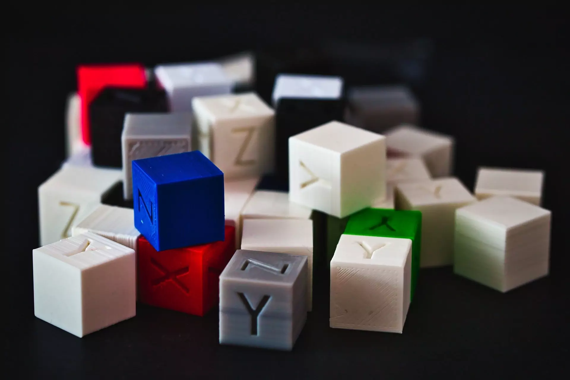 Ayant enfin fait l'acquisition d'une imprimante 3D, je partage ici les étapes qui m'ont permis de finaliser un de mes projets.
/impressions-en-xyz/calibration-cube.webp