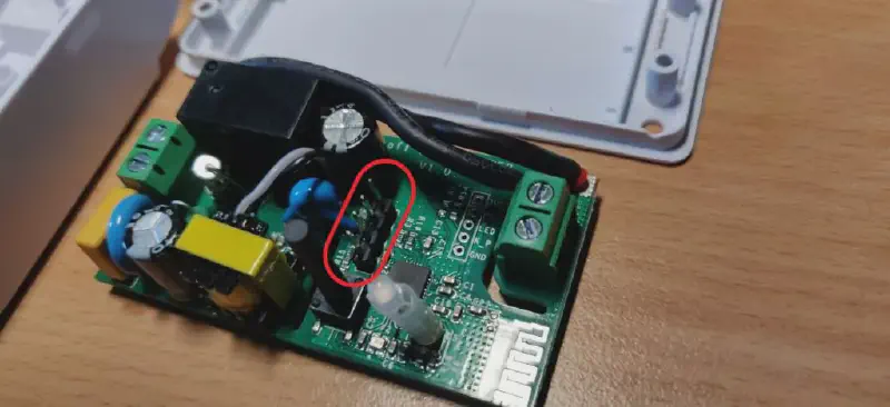 Carte avec les pins soudés