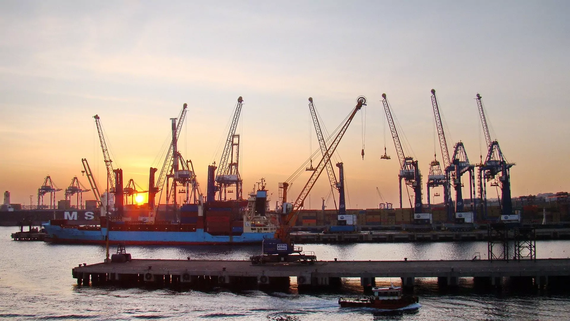Dans la continuité de mon article d'introduction à Docker, je vous propose ici la mise en place du service Firefly III via un fichier Docker Compose.
/on-passe-au-docker-compose/ambarli_port.webp