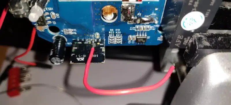 Câble soudé sur le GPIO0 de l&rsquo;autre côté de la carte