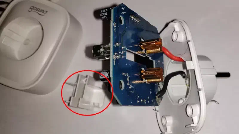Bloc en plastique délogé