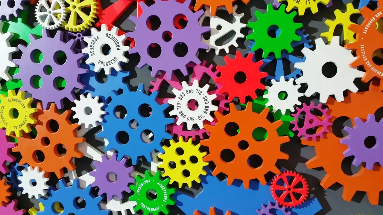 Je poursuis la mise en place de mon nouveau serveur avec ESPHome, Mosquitto et Node-RED.
/reset-domotique-partie-2/colored-cogwheels.webp